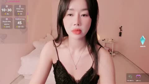 strawberry_loveee online show from 13, 9, 2025