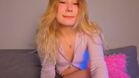 Snapshot of strawberrypie99 chatting on 21, 3, 2026 Tati and Lola online show from 21, 3, 2026