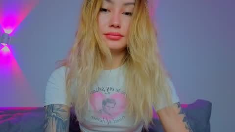 Snapshot of strawberrypie99 chatting on 4, 4, 2026 Tati and Lola online show from 4, 4, 2026