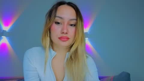 Snapshot of strawberrypie99 chatting on 5, 4, 2026 Tati and Lola online show from 5, 4, 2026