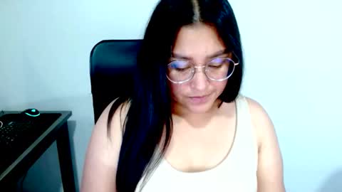 Snapshot of strawlux chatting on 10, 3, 2026 strawlux online show from 10, 3, 2026