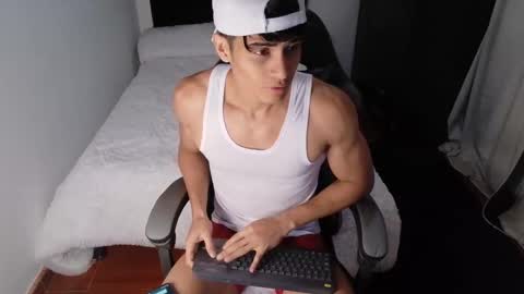 stylish men online show from 13, 10, 2025