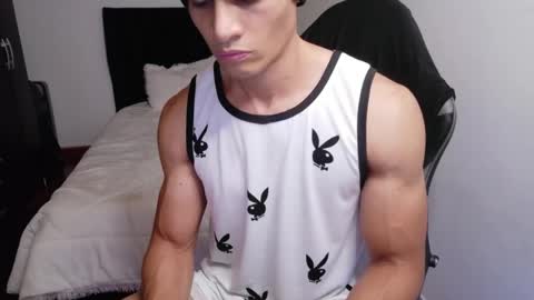stylish man online show from 30, 5, 2026