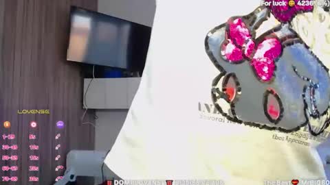 suchcute_ online show from 4, 3, 2026