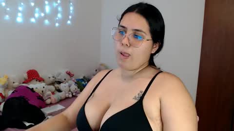 Snapshot of suckdreams19 chatting on 5, 2, 2026 Sofi Kitty online show from 5, 2, 2026