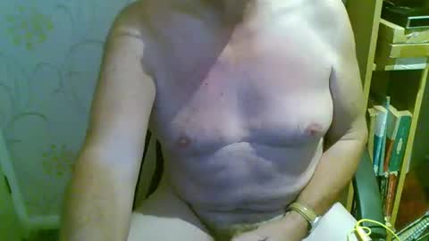 Snapshot of suffolkboy4 chatting on 7, 11, 2025 suffolkboy4 online show from 7, 11, 2025