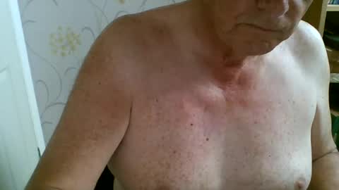 Snapshot of suffolkboy4 chatting on 15, 6, 2026 suffolkboy4 online show from 15, 6, 2026