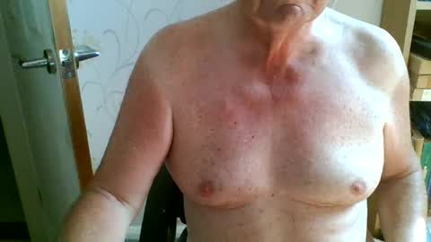 Snapshot of suffolkboy4 chatting on 26, 6, 2026 suffolkboy4 online show from 26, 6, 2026