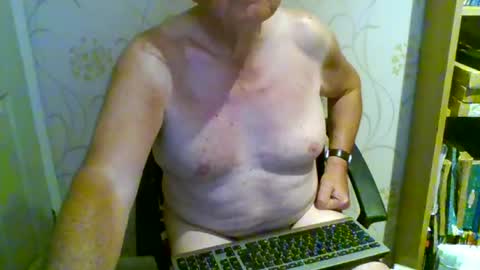 Snapshot of suffolkboy4 chatting on 30, 6, 2026 suffolkboy4 online show from 30, 6, 2026