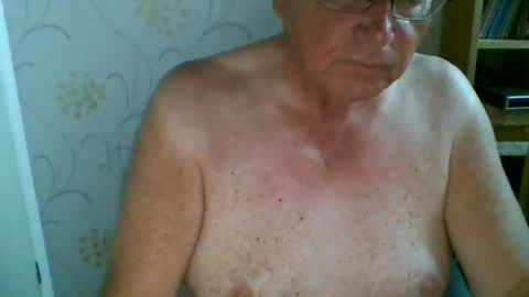 Snapshot of suffolkboy4 chatting on 8, 7, 2026 suffolkboy4 online show from 8, 7, 2026