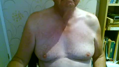 Snapshot of suffolkboy4 chatting on 15, 7, 2026 suffolkboy4 online show from 15, 7, 2026