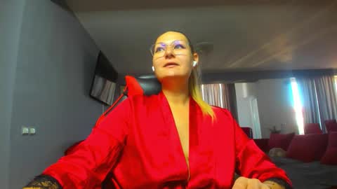 Snapshot of sugar_mayy chatting on 20, 10, 2025 May online show from 20, 10, 2025