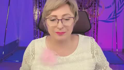 Vivien online show from 19, 2, 2025