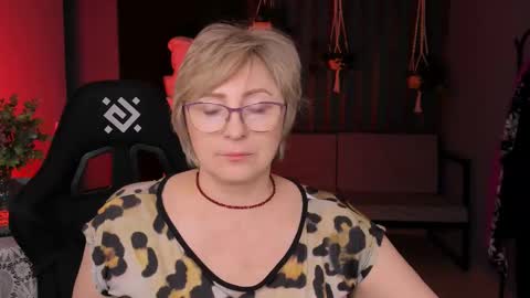 Vivien online show from 12, 3, 2025