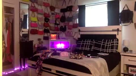 lexie online show from 16, 4, 2026