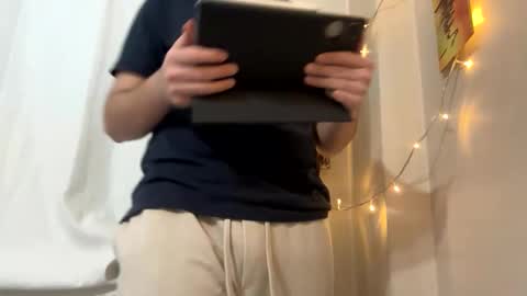 Snapshot of sullyniko chatting on 28, 10, 2025 Niko online show from 28, 10, 2025