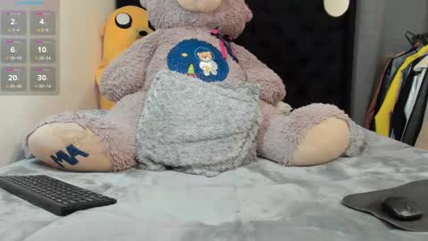 Snapshot of summer_romance chatting on 6, 3, 2025 Andres-tattoos  Derek Hairy online show from 6, 3, 2025