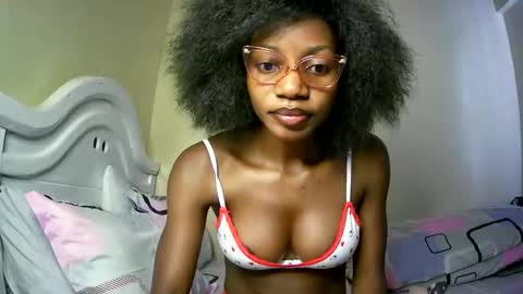 Snapshot of summerbuddy chatting on 17, 2, 2025 summerbuddy online show from 17, 2, 2025