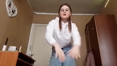 Snapshot of sundayquicksall chatting on 5, 11, 2025 I am Lana Can we hit 10 Thumbs Up in first day online show from 5, 11, 2025