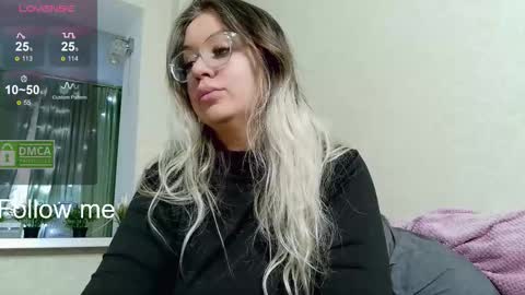 Snapshot of sunny_mood chatting on 14, 12, 2025 sunny mood online show from 14, 12, 2025