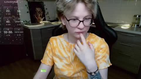 Snapshot of sunny_mood chatting on 13, 5, 2026 sunny mood online show from 13, 5, 2026