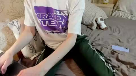 Snapshot of sunnyjoys chatting on 11, 11, 2025 Alina Streams Mon to Fri online show from 11, 11, 2025