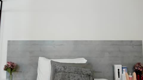 sunnywhitee online show from 7, 2, 2026