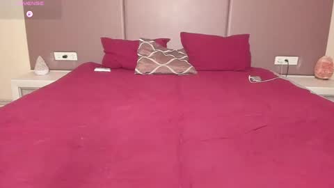 Effie Beautiful girl and Sunsay lucky boy online show from 21, 5, 2026