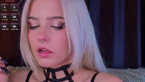 Snapshot of sunshinegirlx chatting on 3, 11, 2025 Alice online show from 3, 11, 2025