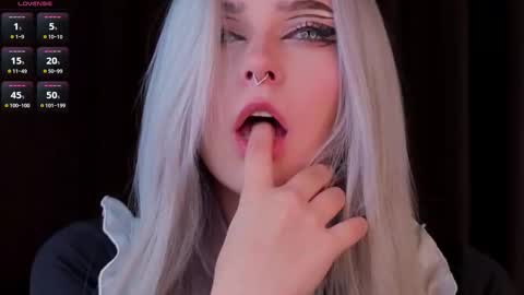 Snapshot of sunshinegirlx chatting on 5, 11, 2025 Alice online show from 5, 11, 2025