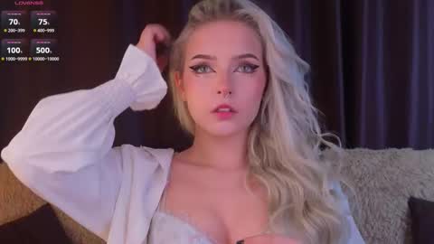 Snapshot of sunshinegirlx chatting on 17, 11, 2025 Alice online show from 17, 11, 2025