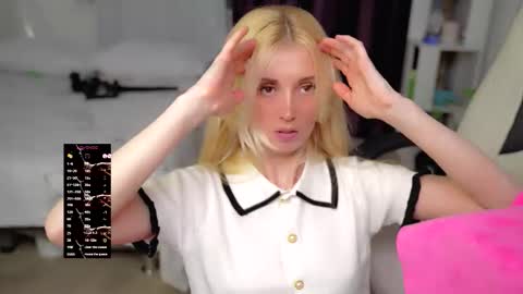 Snapshot of super_peach_stream chatting on 19, 3, 2026 ANNApvt open full info in bio online show from 19, 3, 2026