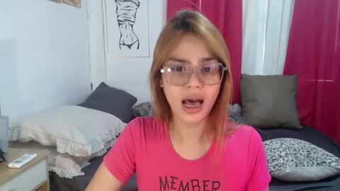 Snapshot of superhotvaleria chatting on 27, 9, 2025 Im val online show from 27, 9, 2025