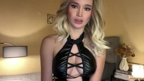 Mia online show from 7, 11, 2025