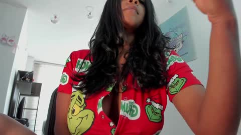 Snapshot of susanrhodes chatting on 18, 12, 2024 Andrea - Migue online show from 18, 12, 2024