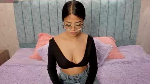 Snapshot of sussan_love01 chatting on 28, 10, 2025 Susan online show from 28, 10, 2025