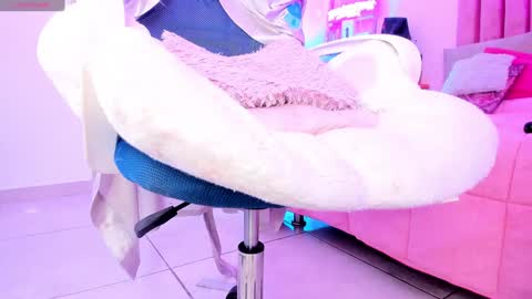 Sussan Nicole  online show from 3, 2, 2025