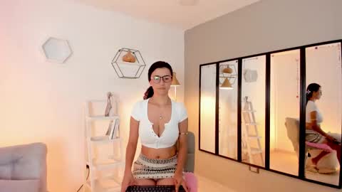 Snapshot of sussankeller_ chatting on 15, 11, 2025 Sussan Keller online show from 15, 11, 2025