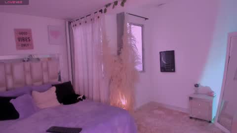 sussy_bell_ online show from 24, 7, 2026