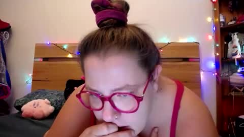 Snapshot of suziestardust chatting on 21, 2, 2026 suzie stardust online show from 21, 2, 2026