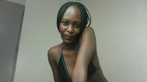 Petite Queen online show from 2, 3, 2025