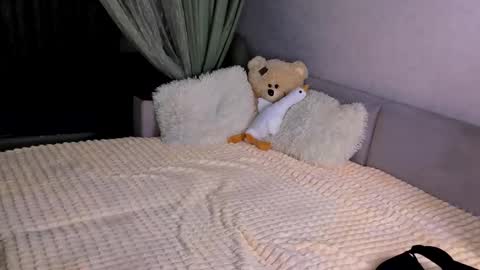 Snapshot of sweet_barbe chatting on 18, 12, 2025 Alice online show from 18, 12, 2025