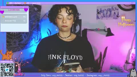 Snapshot of sweet_bluee chatting on 1, 10, 2025 Tutti  online show from 1, 10, 2025