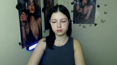 Snapshot of sweet_cherryg chatting on 25, 10, 2025 Ivy online show from 25, 10, 2025
