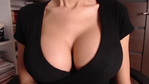 Snapshot of sweet_lil_thing chatting on 20, 10, 2025 Jen online show from 20, 10, 2025