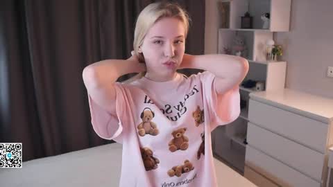 Snapshot of sweet_lily_1 chatting on 29, 4, 2026 Lily online show from 29, 4, 2026