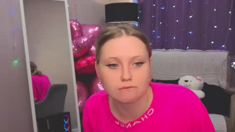 Snapshot of sweet_m1la chatting on 14, 2, 2026 Mikki online show from 14, 2, 2026