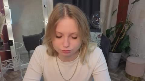 Snapshot of sweet_m1la chatting on 1, 3, 2026 Mikki online show from 1, 3, 2026