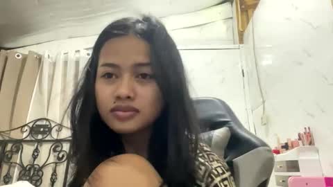 Snapshot of sweet_sirenxx chatting on 29, 4, 2026 Leah online show from 29, 4, 2026