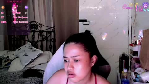 Snapshot of sweet_sirenxx chatting on 6, 5, 2026 Leah online show from 6, 5, 2026